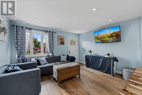 22 Johnson Road, Quinte West, ON - Indoor Photo Showing Living Room