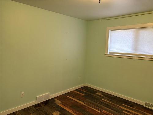 68 5Th Street Ne, Hamiota, MB - Indoor Photo Showing Other Room