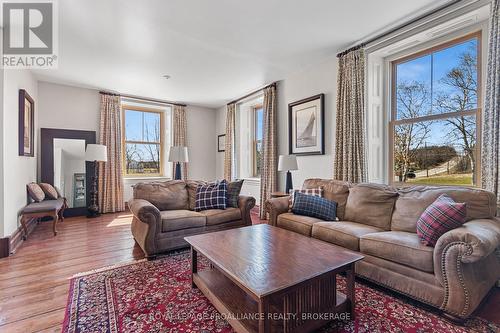 2478 Middle Road, Kingston (City North Of 401), ON - Indoor Photo Showing Living Room