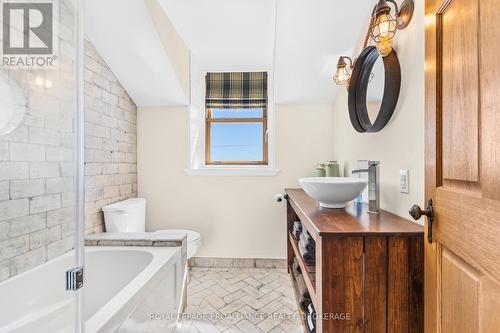 2478 Middle Road, Kingston (City North Of 401), ON - Indoor Photo Showing Bathroom