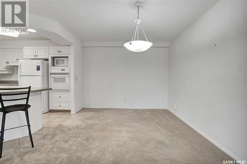 302 1700 Main Street E, Saskatoon, SK - Indoor Photo Showing Kitchen