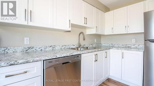 90 Cheltenham Road, Barrie, ON - Indoor Photo Showing Kitchen With Double Sink With Upgraded Kitchen