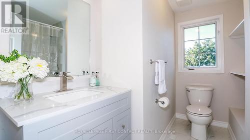 90 Cheltenham Road, Barrie, ON - Indoor Photo Showing Bathroom