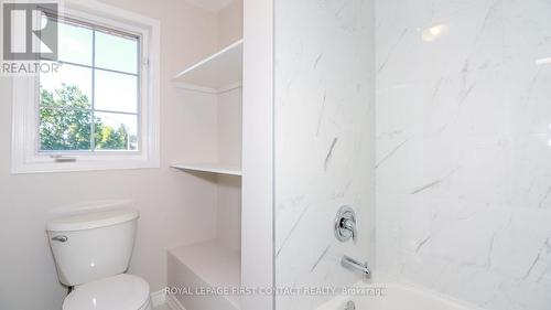 90 Cheltenham Road, Barrie, ON - Indoor Photo Showing Bathroom