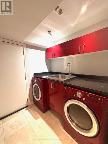 1285 Jezero Crescent, Oakville, ON - Indoor Photo Showing Laundry Room