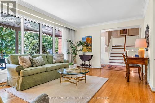 21 Boxbury Road, Toronto, ON - Indoor Photo Showing Living Room