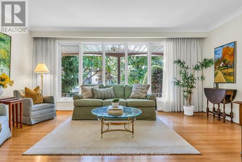 21 Boxbury Road, Toronto, ON - Indoor Photo Showing Living Room