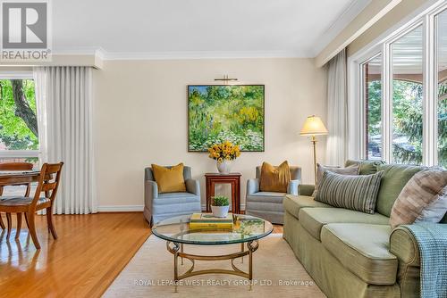 21 Boxbury Road, Toronto, ON - Indoor Photo Showing Living Room