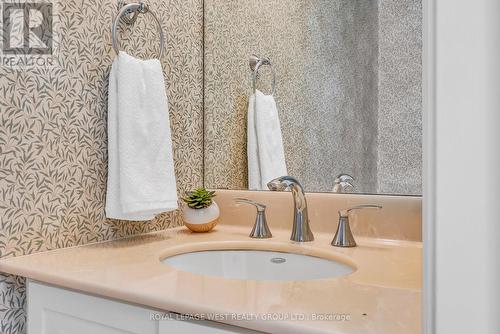 21 Boxbury Road, Toronto, ON - Indoor Photo Showing Bathroom