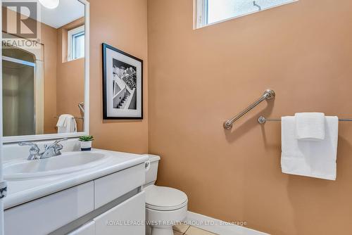 21 Boxbury Road, Toronto, ON - Indoor Photo Showing Bathroom