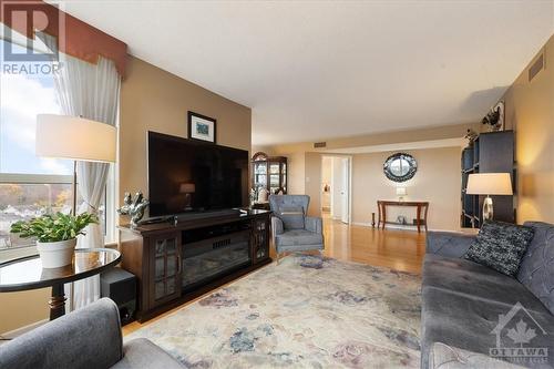 1510 Riverside Drive Unit#804, Ottawa, ON - Indoor Photo Showing Living Room