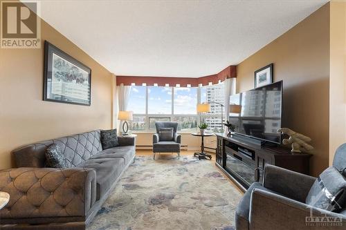 1510 Riverside Drive Unit#804, Ottawa, ON - Indoor Photo Showing Living Room