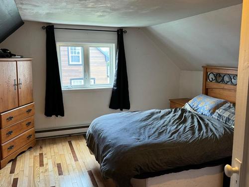 Chambre Ã Â coucher - 140 Rue St-Georges, Saint-Séverin, QC - Indoor Photo Showing Bedroom