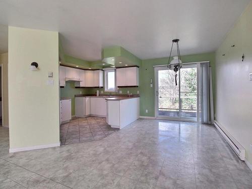 Overall view - 12 Boul. Bernard, Saint-Éphrem-De-Beauce, QC - Indoor Photo Showing Kitchen