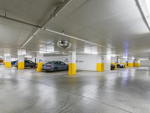 Garage - 2906-1188 Rue St-Antoine O., Montréal (Ville-Marie), QC - Indoor Photo Showing Garage