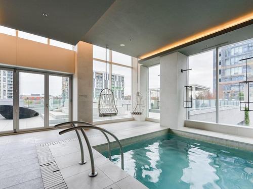 Piscine - 2906-1188 Rue St-Antoine O., Montréal (Ville-Marie), QC - Indoor Photo Showing Other Room With In Ground Pool