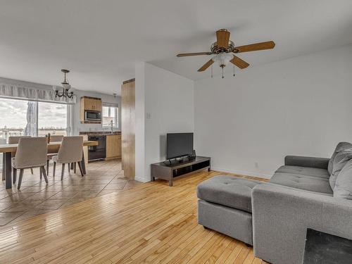 Living room - 22 Place Philippe, Saint-Lambert-De-Lauzon, QC - Indoor Photo Showing Living Room