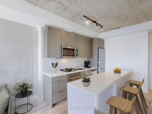 1002-55 Ontario St, Toronto, ON - Indoor Photo Showing Kitchen