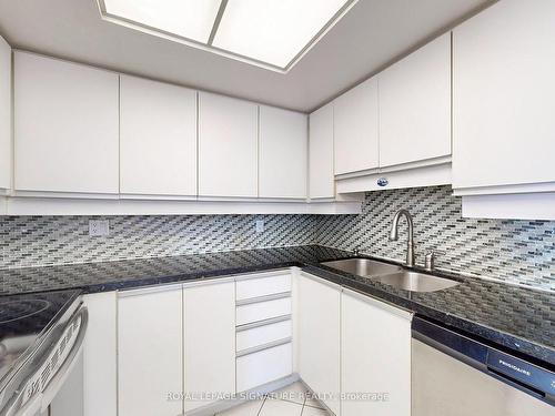 1405-5 Concorde Pl, Toronto, ON - Indoor Photo Showing Kitchen With Double Sink