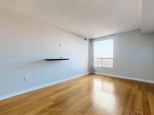 1405-5 Concorde Pl, Toronto, ON - Indoor Photo Showing Other Room