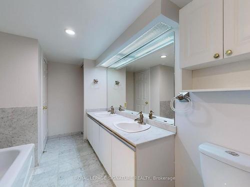 1405-5 Concorde Pl, Toronto, ON - Indoor Photo Showing Bathroom