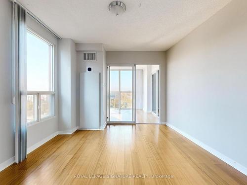 1405-5 Concorde Pl, Toronto, ON - Indoor Photo Showing Other Room