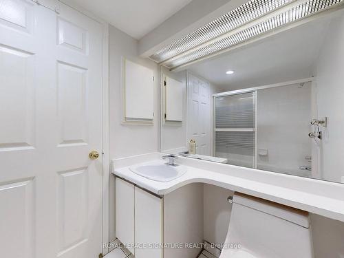 1405-5 Concorde Pl, Toronto, ON - Indoor Photo Showing Bathroom