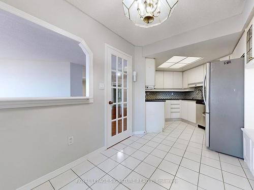 1405-5 Concorde Pl, Toronto, ON - Indoor Photo Showing Kitchen