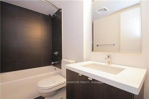 2013-155 Yorkville Ave, Toronto, ON - Indoor Photo Showing Bathroom