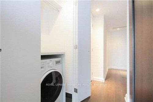 2013-155 Yorkville Ave, Toronto, ON - Indoor Photo Showing Laundry Room