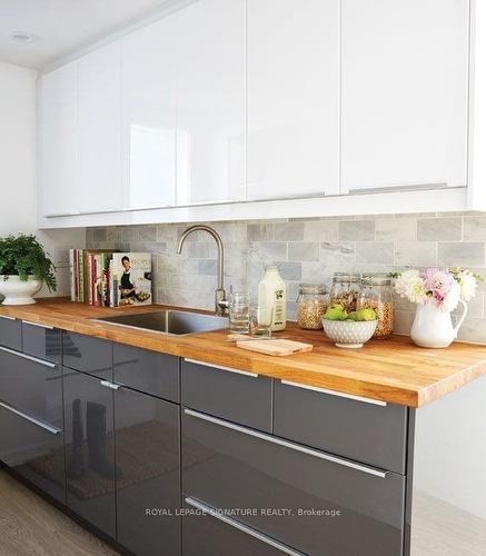 Lower-9 Ferrier Ave, Toronto, ON - Indoor Photo Showing Kitchen