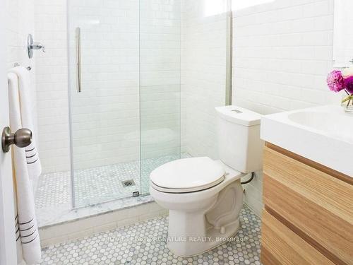 Lower-9 Ferrier Ave, Toronto, ON - Indoor Photo Showing Bathroom