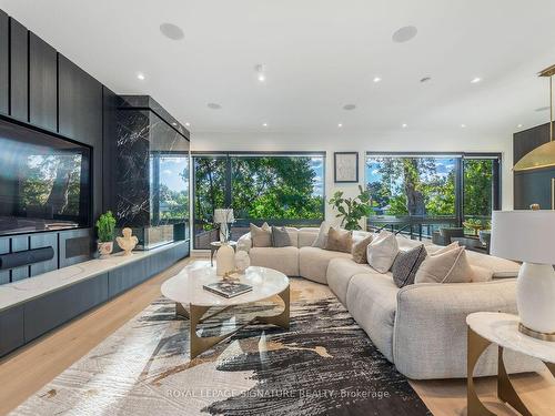 116 Presley Ave, Toronto, ON - Indoor Photo Showing Living Room