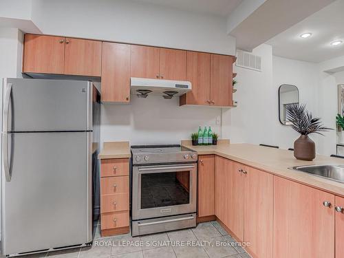 533 Victoria Pk Ave, Toronto, ON - Indoor Photo Showing Kitchen