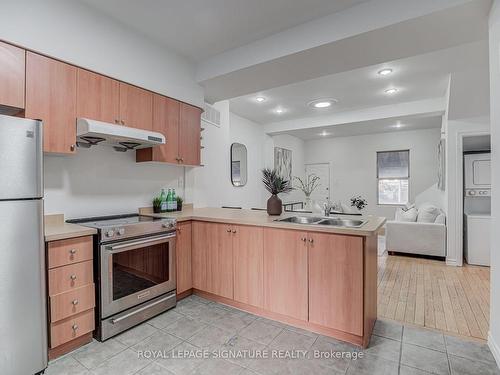 533 Victoria Pk Ave, Toronto, ON - Indoor Photo Showing Kitchen With Double Sink