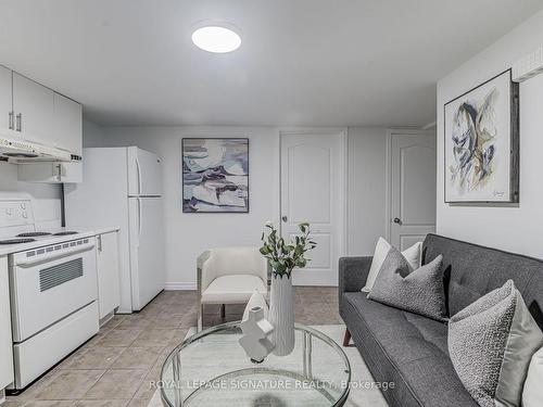 533 Victoria Pk Ave, Toronto, ON - Indoor Photo Showing Kitchen