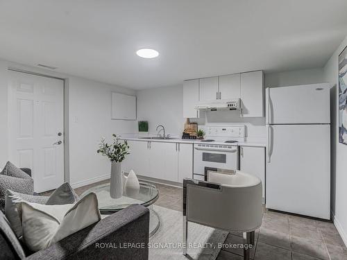 533 Victoria Pk Ave, Toronto, ON - Indoor Photo Showing Kitchen