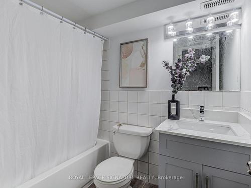 533 Victoria Pk Ave, Toronto, ON - Indoor Photo Showing Bathroom