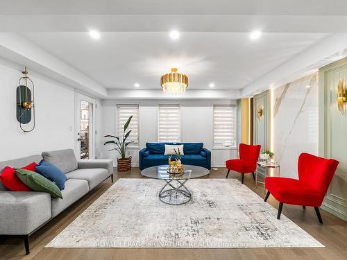 23 Mcgrath Ave, Richmond Hill, ON - Indoor Photo Showing Living Room