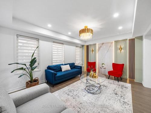 23 Mcgrath Ave, Richmond Hill, ON - Indoor Photo Showing Living Room