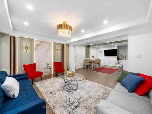 23 Mcgrath Ave, Richmond Hill, ON - Indoor Photo Showing Living Room