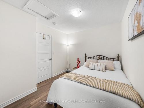 23 Mcgrath Ave, Richmond Hill, ON - Indoor Photo Showing Bedroom