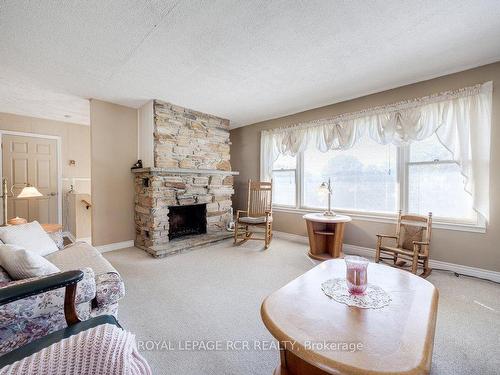 19621 Centre St, East Gwillimbury, ON - Indoor Photo Showing Living Room With Fireplace