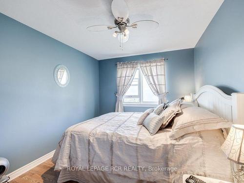 19621 Centre St, East Gwillimbury, ON - Indoor Photo Showing Bedroom