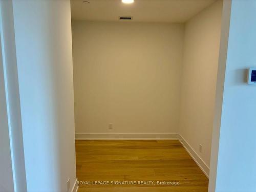 D-329-8 Beverley Glen Blvd, Vaughan, ON - Indoor Photo Showing Other Room