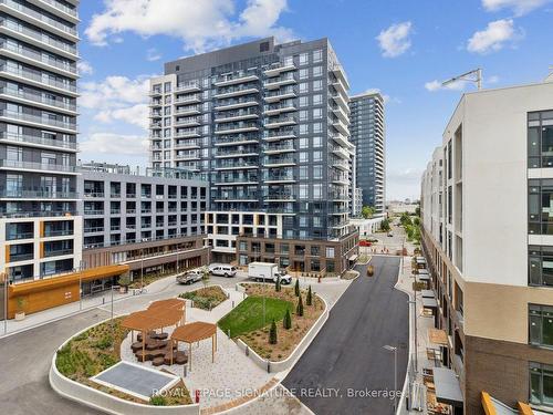 D-329-8 Beverley Glen Blvd, Vaughan, ON - Outdoor With Facade