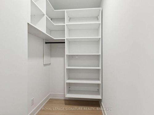 D-329-8 Beverley Glen Blvd, Vaughan, ON - Indoor With Storage