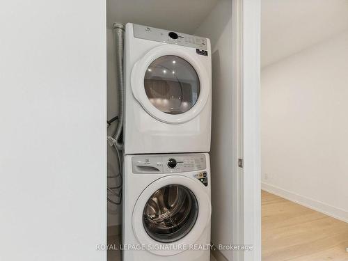 D-329-8 Beverley Glen Blvd, Vaughan, ON - Indoor Photo Showing Laundry Room