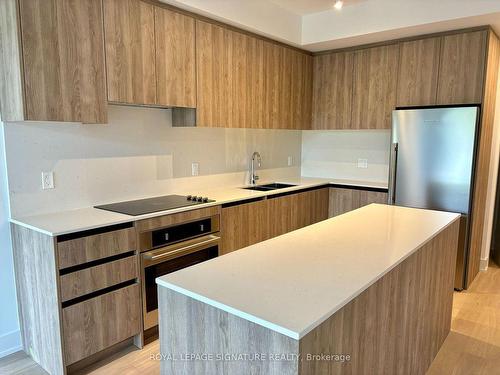 D-329-8 Beverley Glen Blvd, Vaughan, ON - Indoor Photo Showing Kitchen With Stainless Steel Kitchen With Upgraded Kitchen