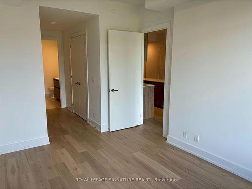 D-329-8 Beverley Glen Blvd, Vaughan, ON - Indoor Photo Showing Other Room